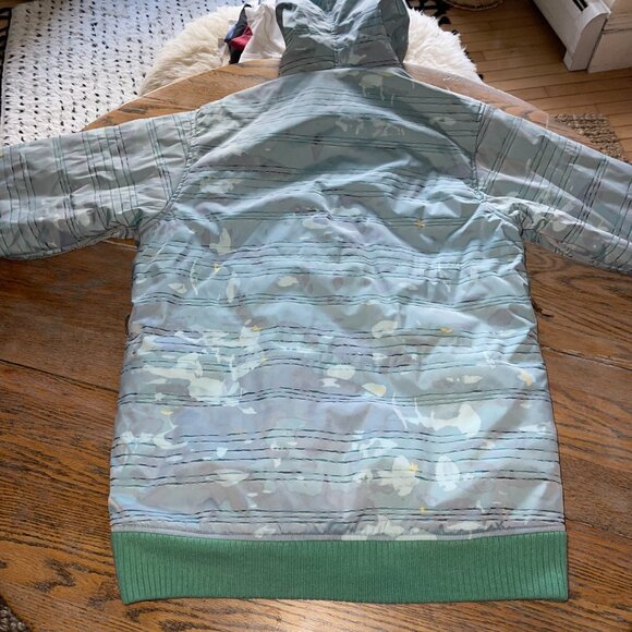 HOLDEN ski/snowboard jacket/gorgeous condition/L(pit to pit-21) - Picture 13 of 13